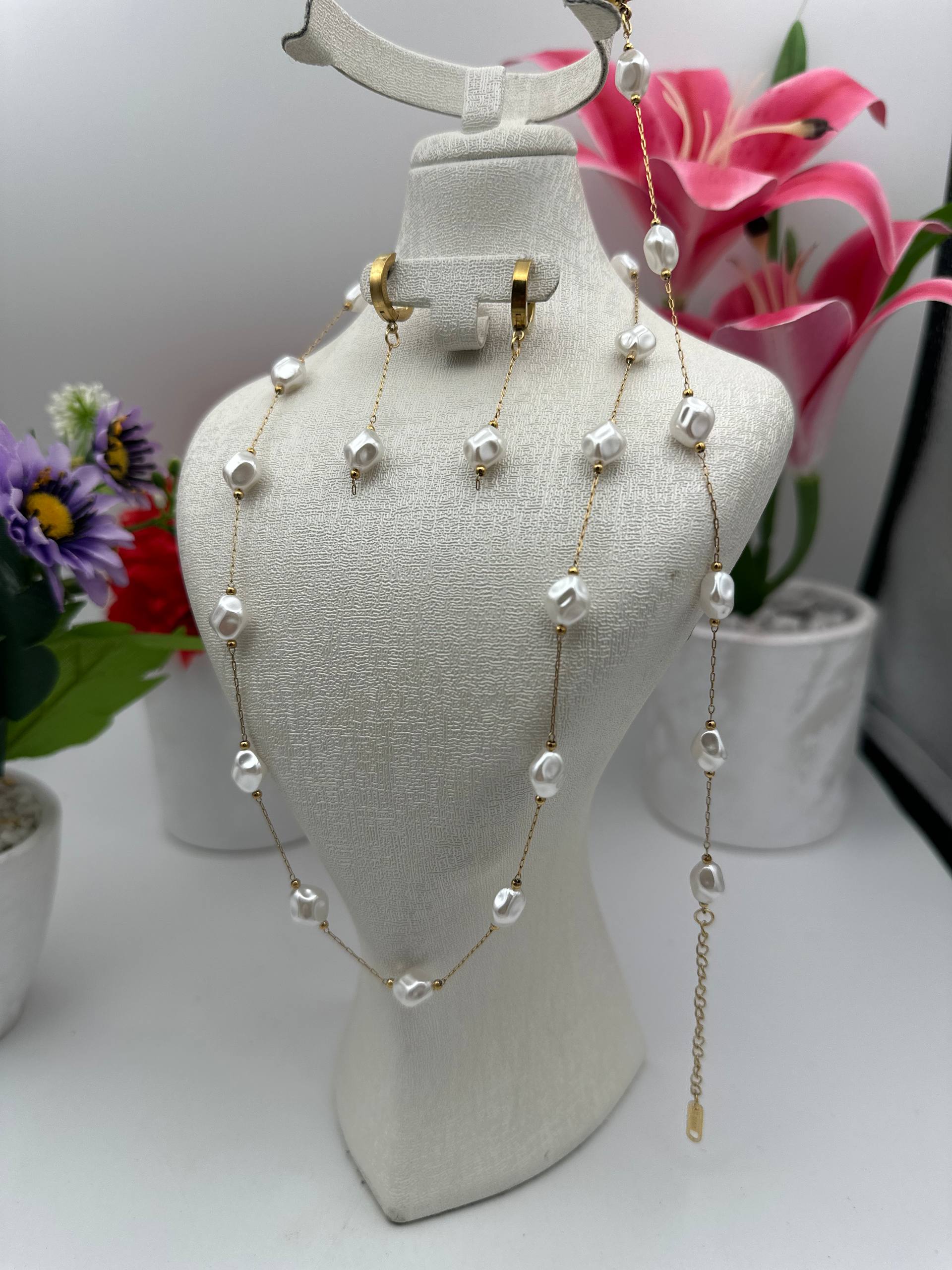 Parure perliculture 3pcs | ✨ طقم اللؤلؤ الفاخر – لمسة من الرقي والحب ✨ اطلب الان و عندك هدية 🎁