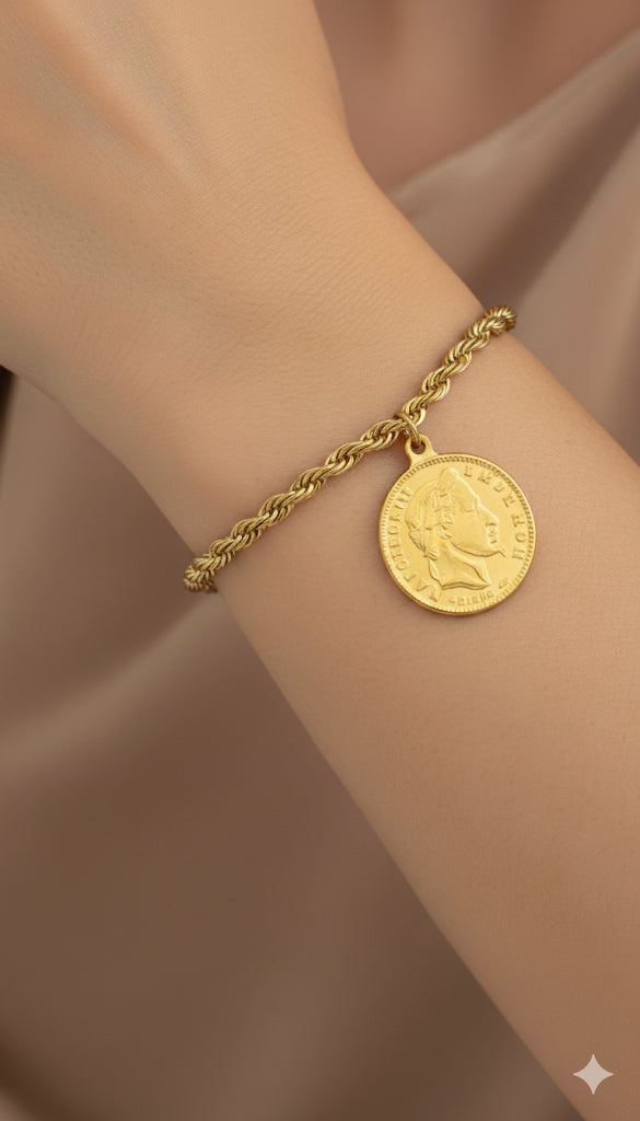 ب 3900 دج فقط : طقم ثلاث قطع + علبة هدية مجانا🎁 + حلقات بوكل هدية ✨و التوصيل الى باب المنزل مجاني